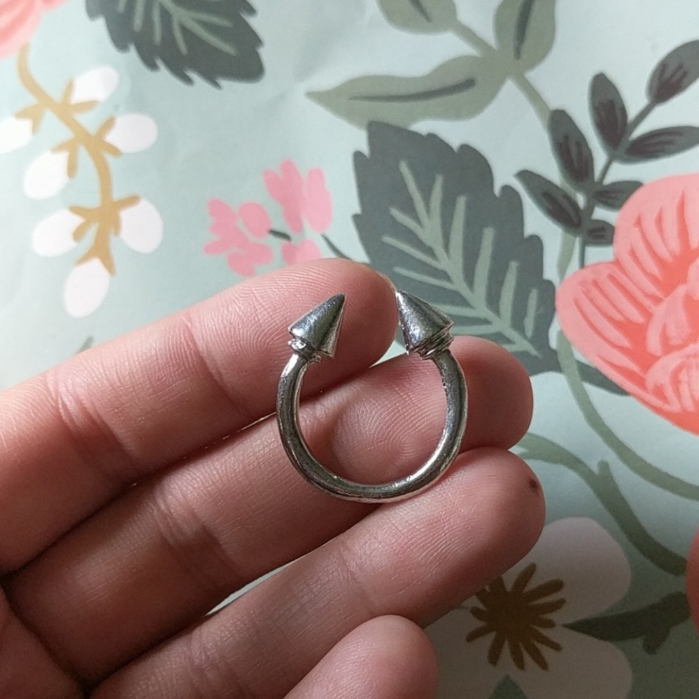 Nwot silver spike ring size 7